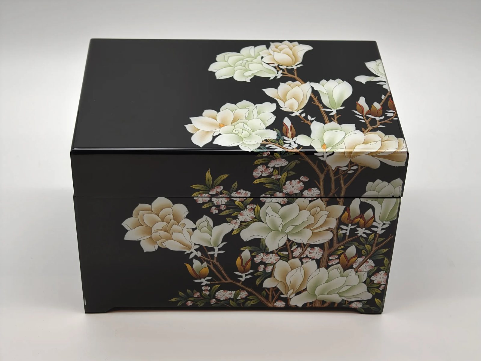 Magnolia Tribute Lacquer Urn