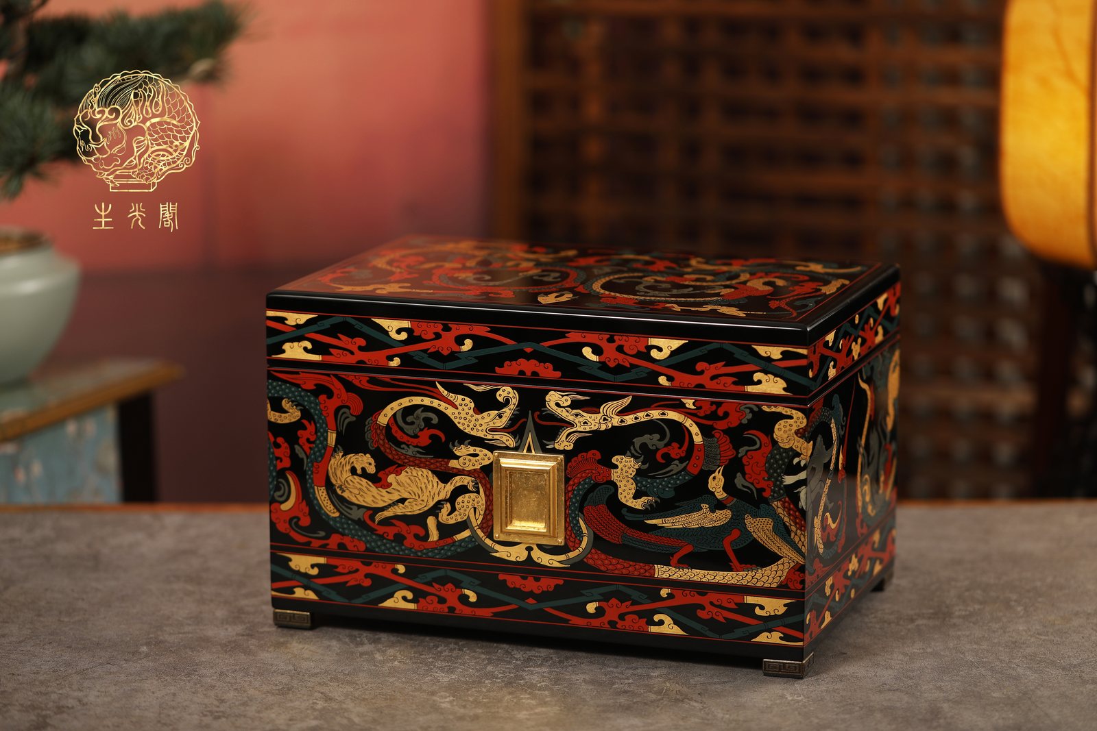 Qin and Han Legacy Lacquer Urn